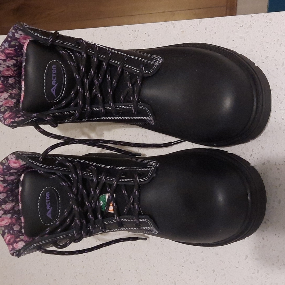 Combat boots